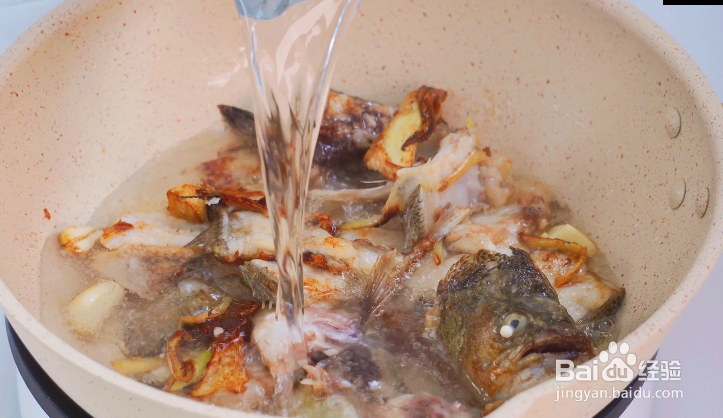 酸菜牛鲈鱼火锅的做法