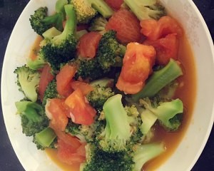 食补佳品西红柿炒西兰花的做法