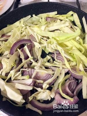 韩国芝士年糕锅(辣白菜部队火锅)怎么做