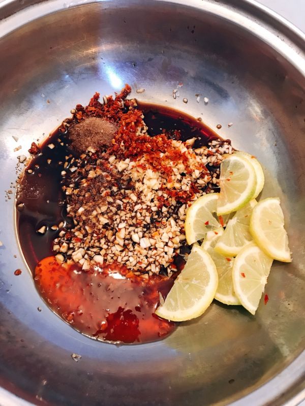 柠檬蒜香味爽口鸡爪