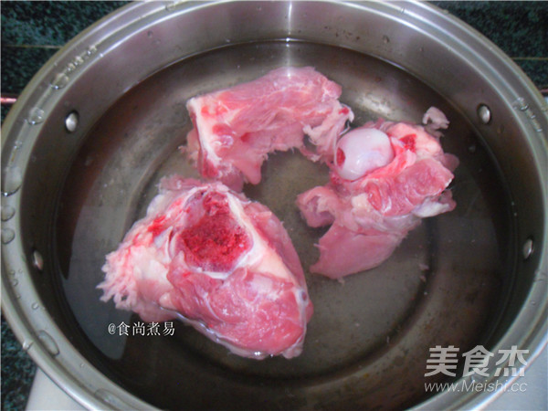 胡萝卜干咸骨粥
