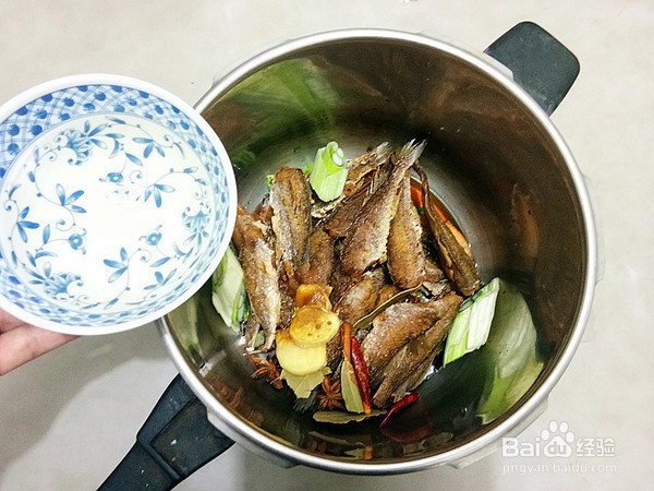 教你如何做五香酥鱼