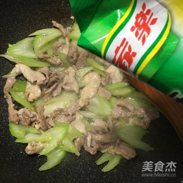 西芹炒肉片的做法
