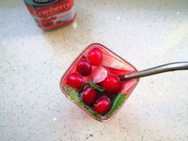 莓莓果果气泡饮