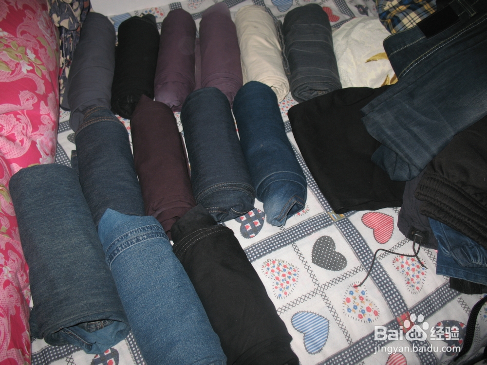 如何快速收纳裤子