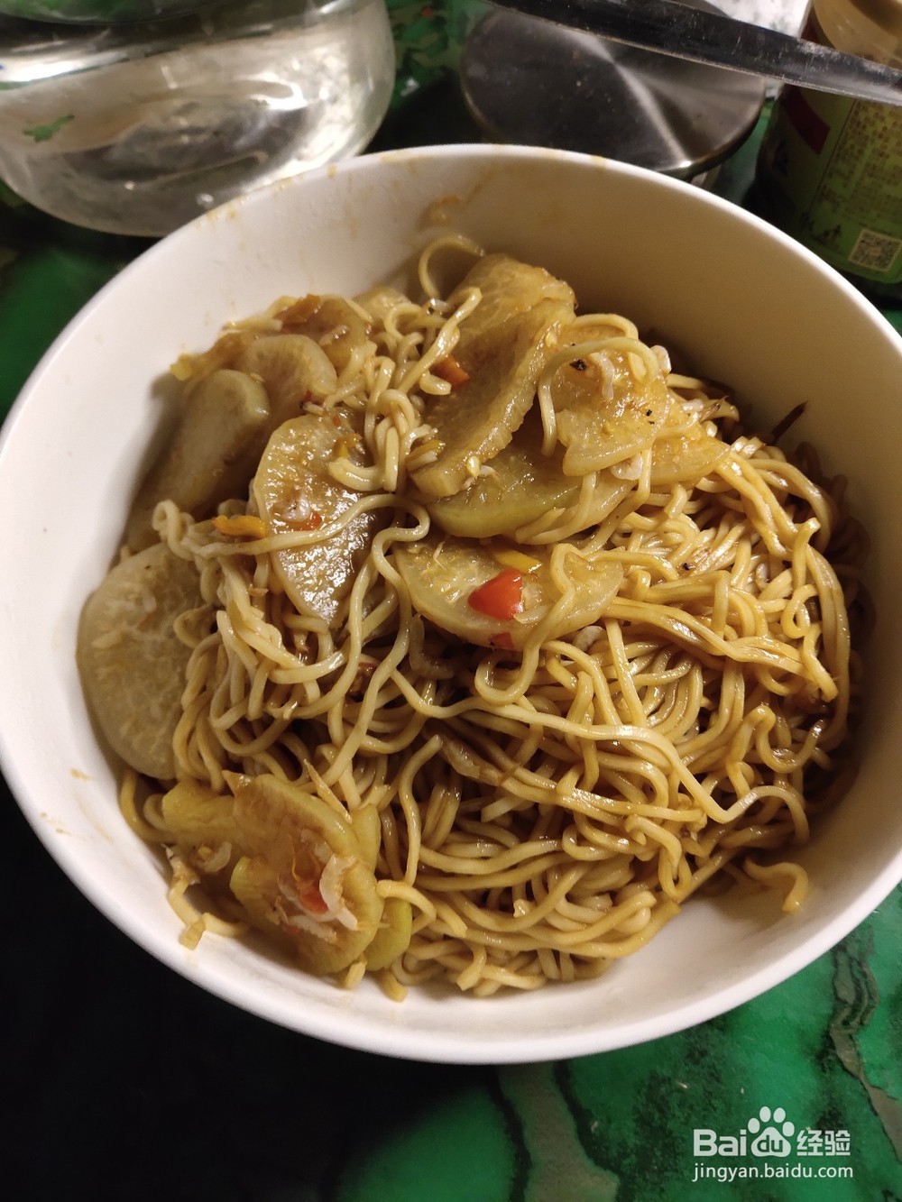 萝卜虾皮炒鸡蛋面