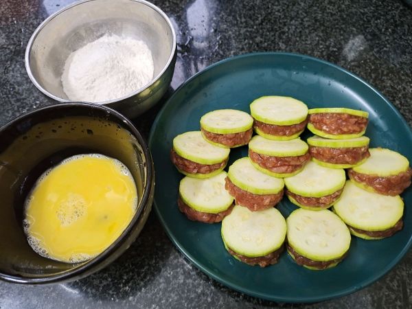 儿童版【西葫芦肉饼】