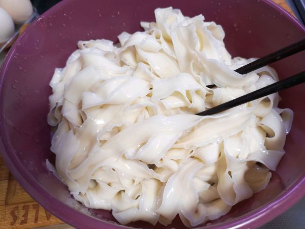 草头火腿炒刀削面