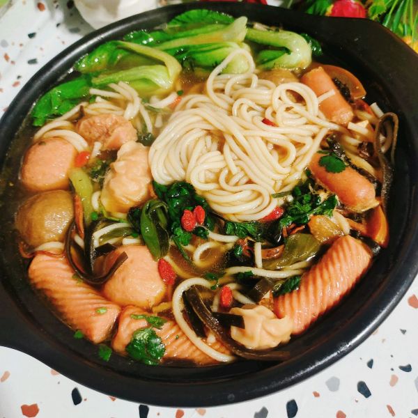 番茄味砂锅米线