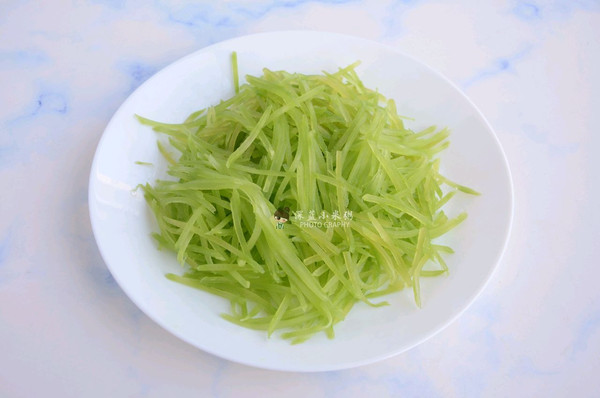 凉拌清爽莴笋丝