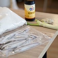 如何制作美味的香煎多春鱼