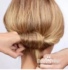 长头发姑娘该怎么盘发