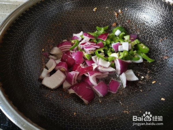 能把隔壁小朋友馋哭的洋葱青椒炒鸡丁