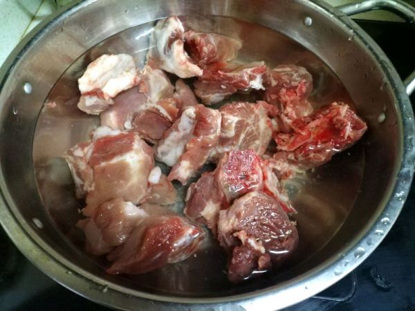 白萝卜炖排骨汤