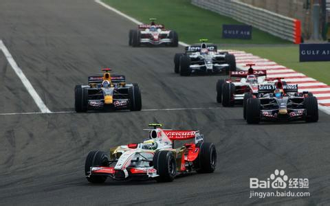 论赛车手如何快速熟悉新车道