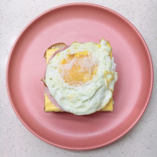 鸡蛋火腿开放三明治