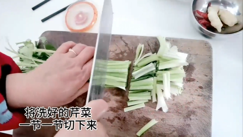 如何做芹菜炒牛肉