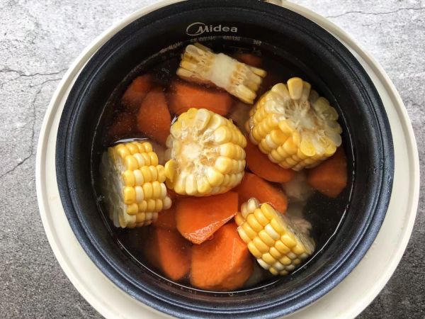 玉米胡萝卜鸡汤