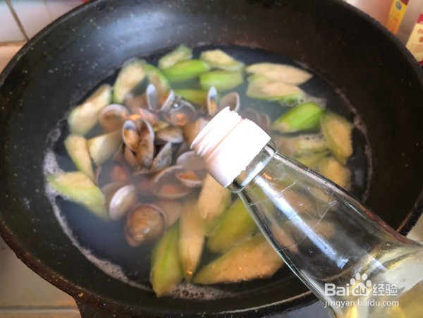 制作丝瓜蛤蜊汤的方法