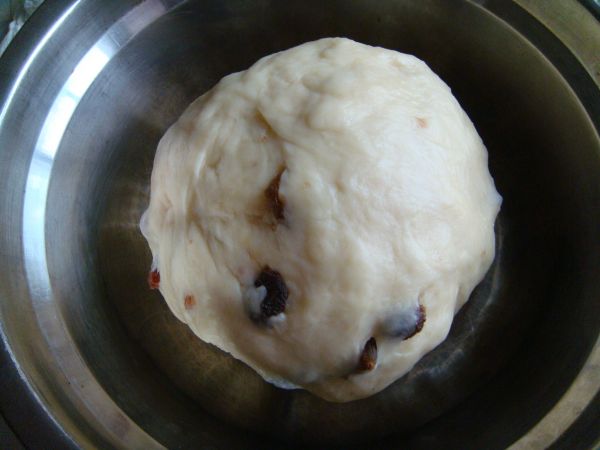 葡萄干花形面包