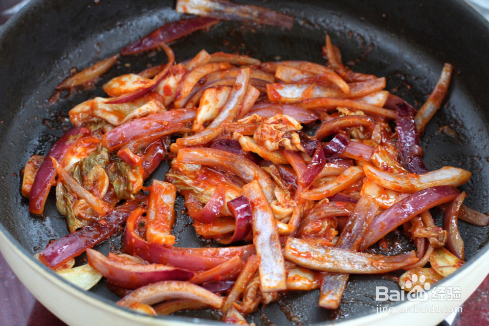 辣白菜肥牛炒年糕的做法