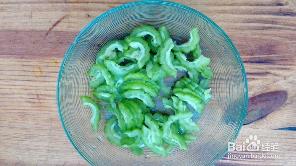 懒人家常菜——最简单美味营养的苦瓜煎蛋的做法