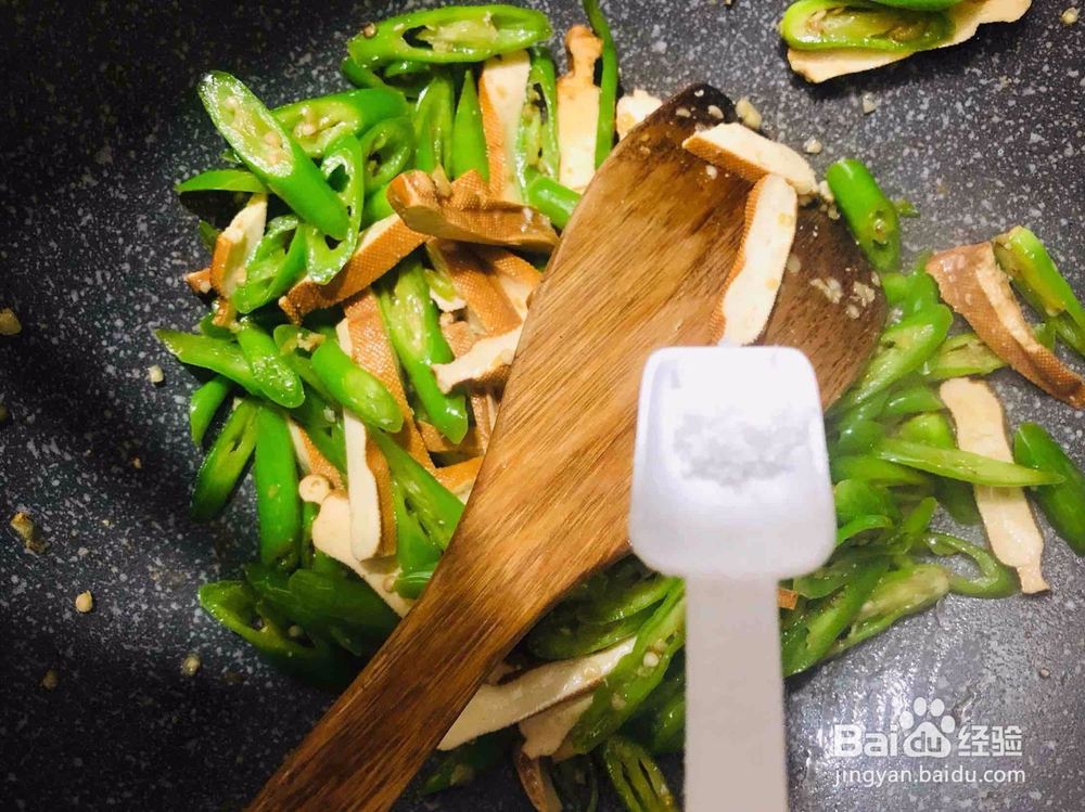 青椒炒香干的做法