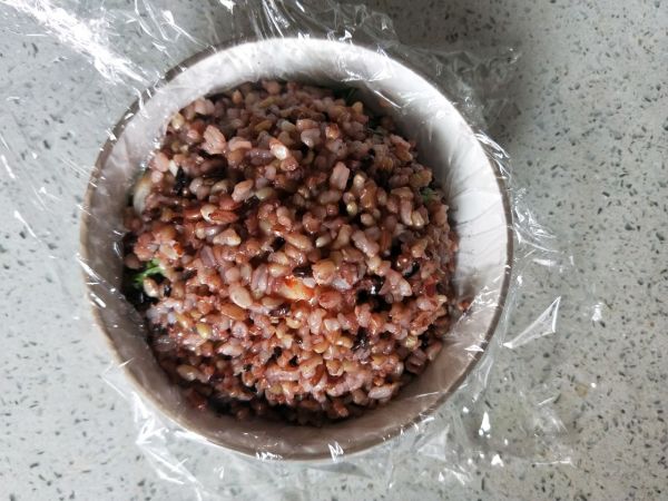 减脂糙米蟹柳饭团
