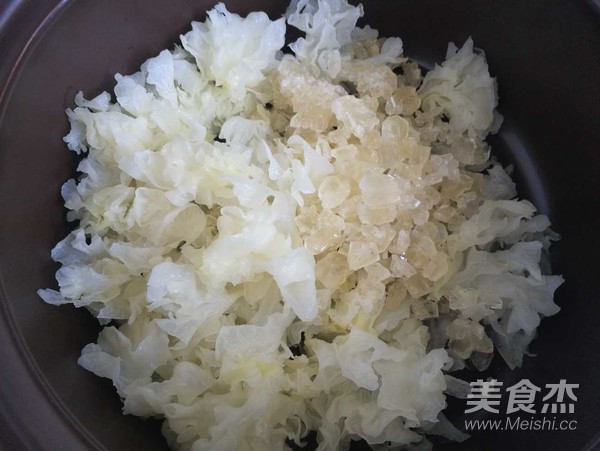 冰糖银耳雪梨汤