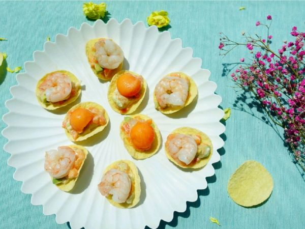 薯片鲜虾水果沙拉