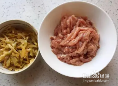 如何做酸菜炒肉丝