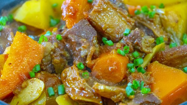 西红柿土豆焖牛腩