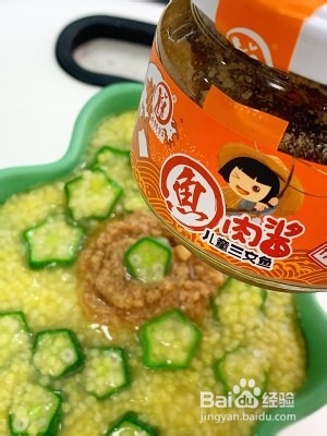 食补养生秋葵小米粥的做法