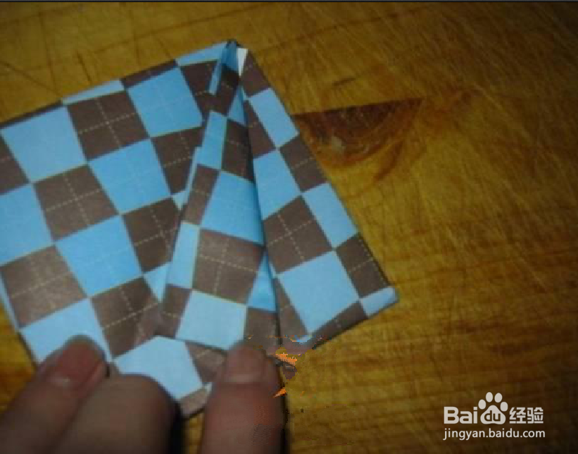 如何制作一朵纸玫瑰花?