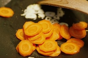 健康养生佳品秋葵小炒的做法
