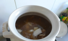 棒骨山药玉米汤的制作步骤