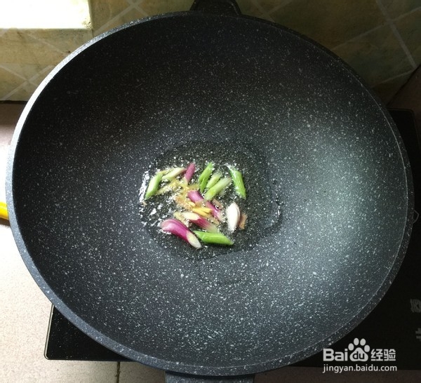 红极参炒豌豆米做法