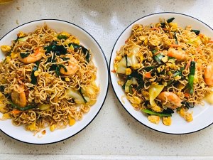 怎么做美味的鲜虾炒面
