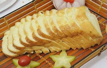 学习怎样食用面包