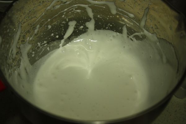 草莓戚风裸蛋糕