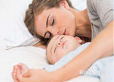 孩子跟父母同睡的时候要注意些什么呢?