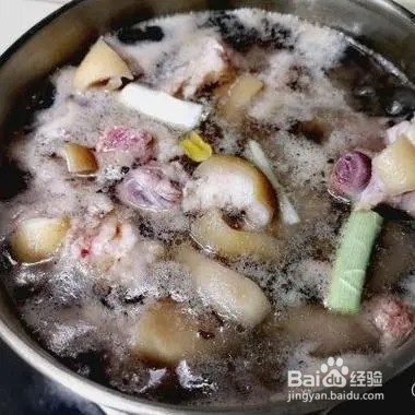 莴笋煲猪蹄汤