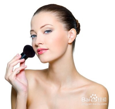 女生化妆的过程应该有哪些步骤？