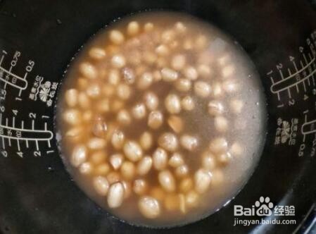 香菇玉米炖鸡爪的做法