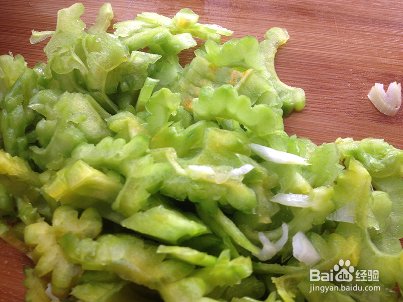 苦瓜煎蛋的做法