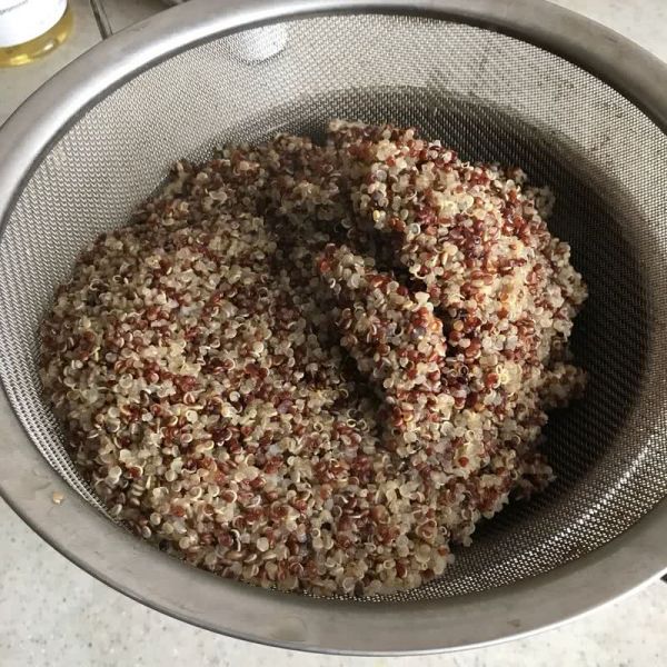 奶油煎三文鱼配藜麦饭