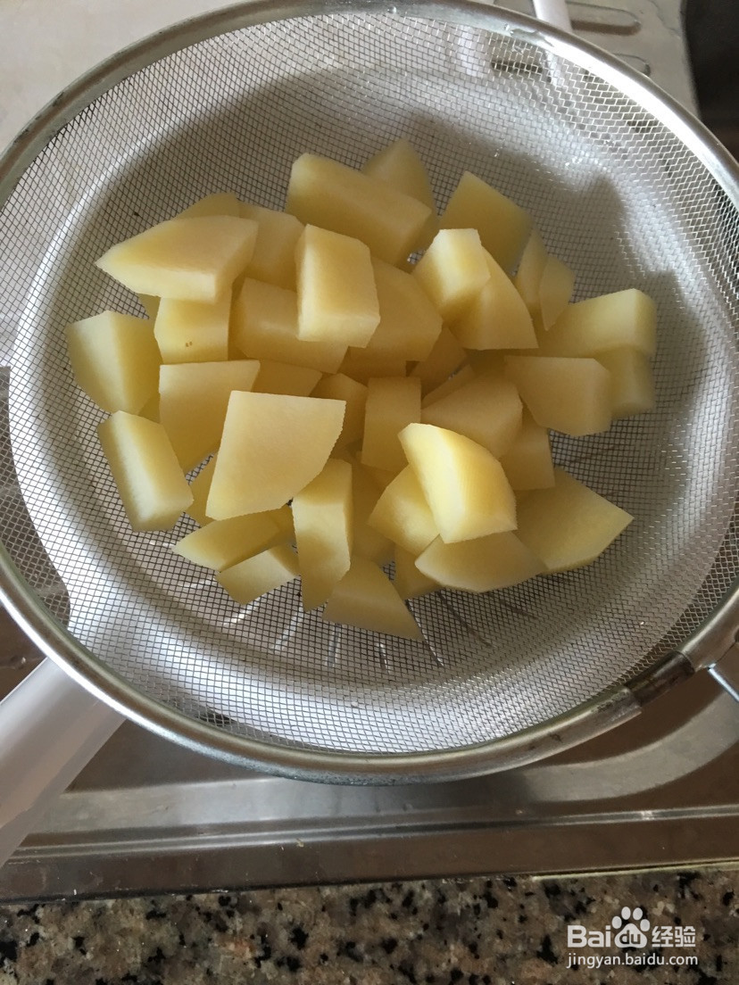 土豆烧鸡的做法