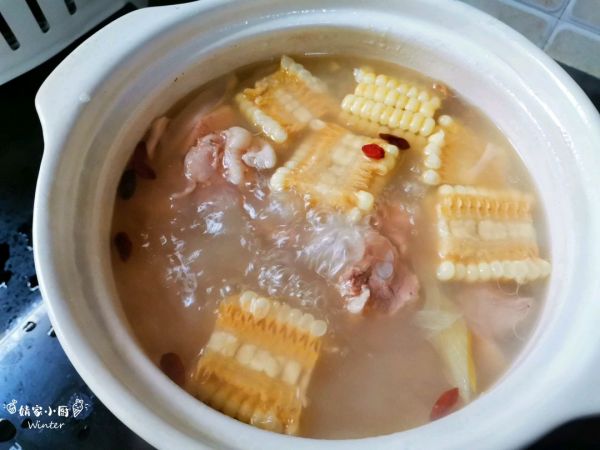 莲藕玉米排骨汤