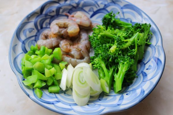 西蓝花虾仁炒饭