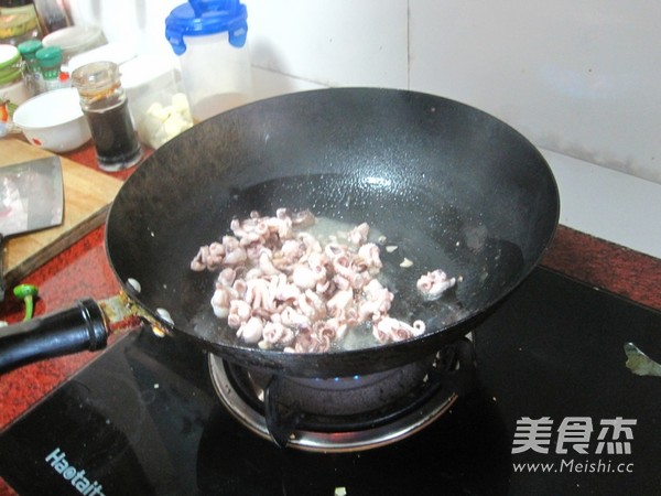 香芹炒小墨鱼